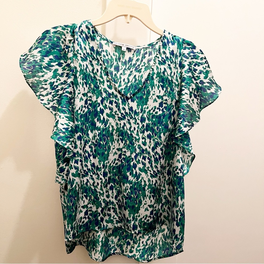 Collective Concepts‎ Ruffle V-Neck Blouse